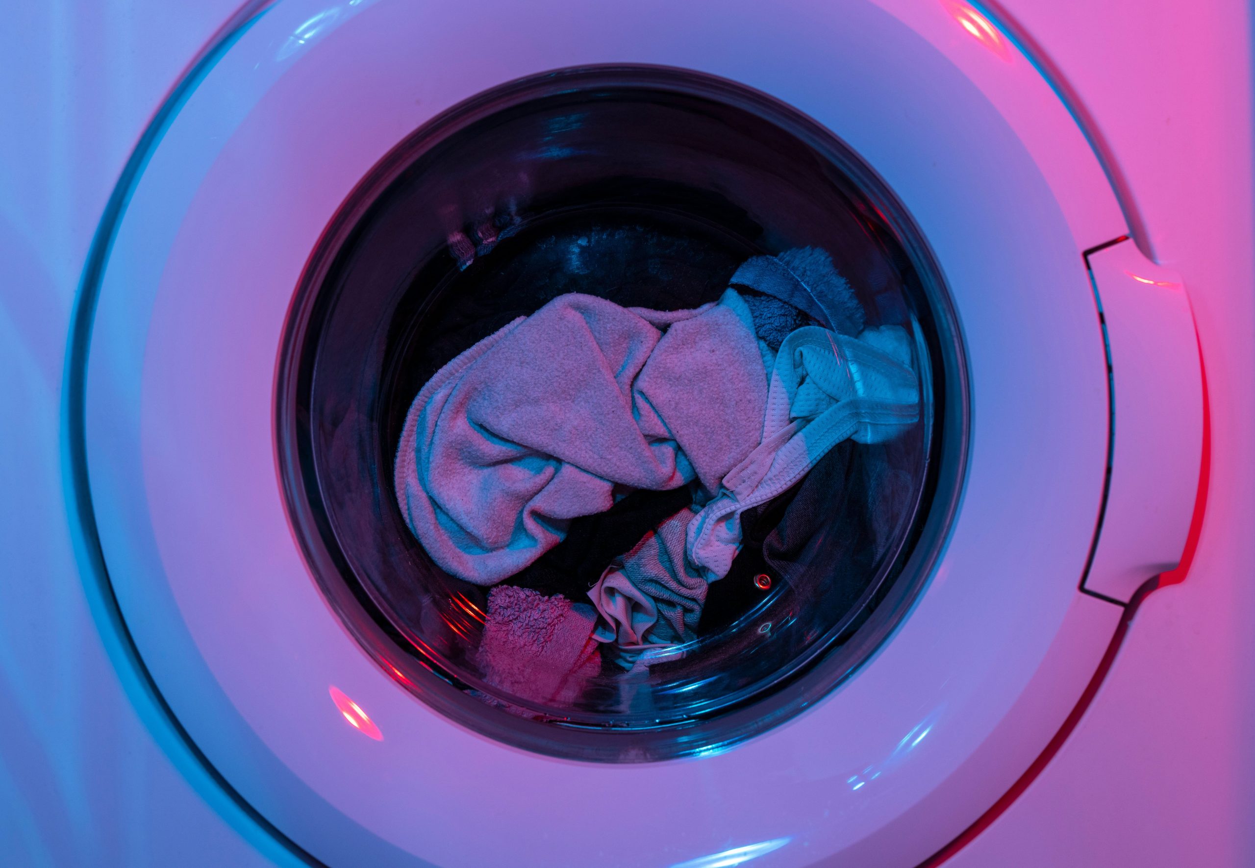 Laundry vs Cuci Sendiri: Mana yang Lebih Hemat?